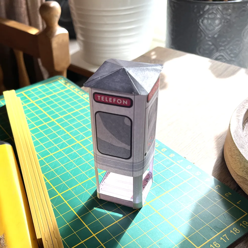 Phone Booth 1:24