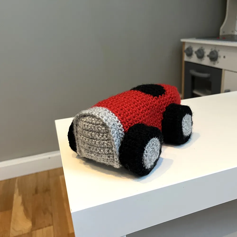 Retro car toy crochet pattern